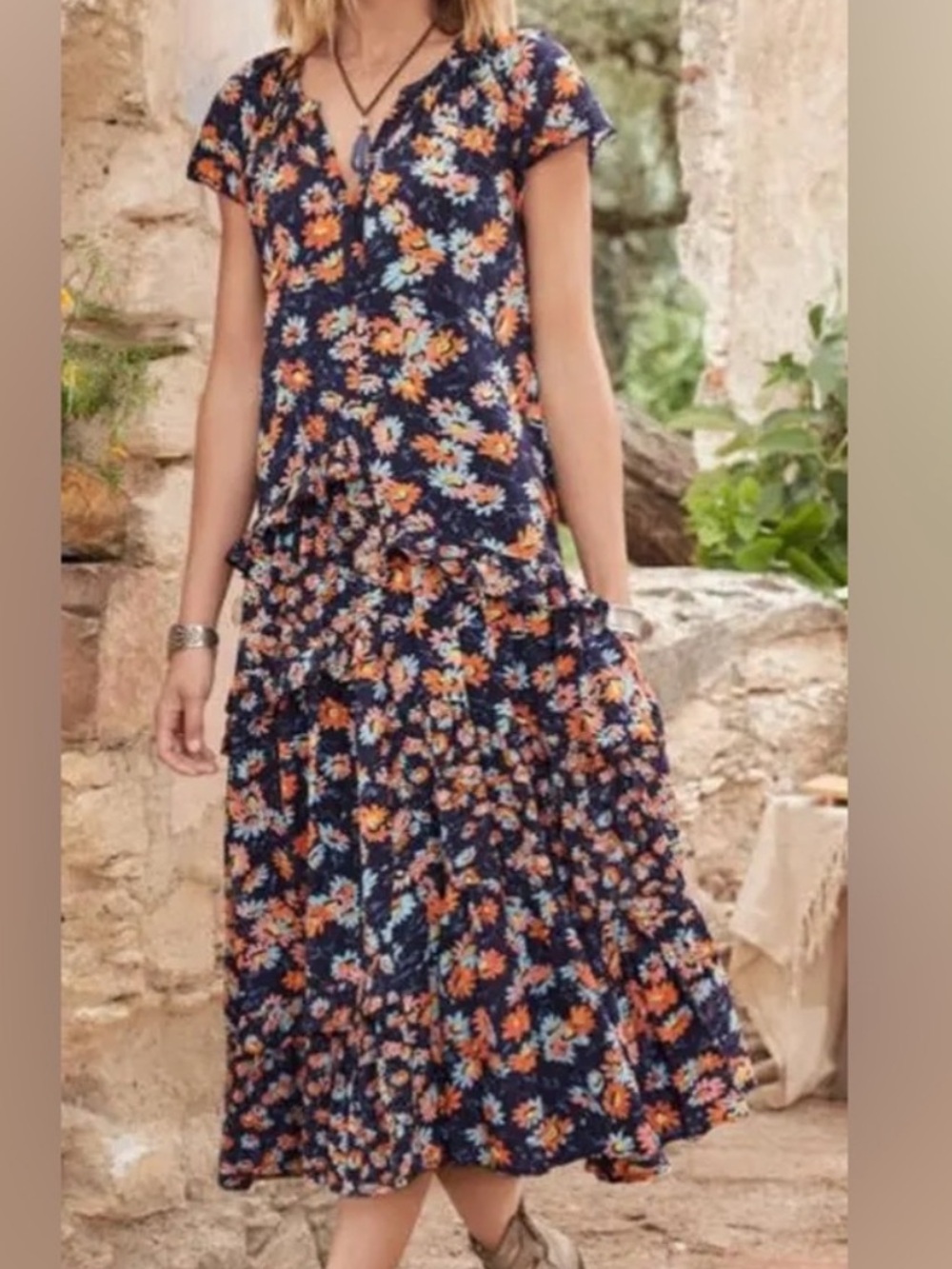 Sundance Navy Floral Tiered Midi Dress with Orange & Light Blue Blooms
XXL WNOT